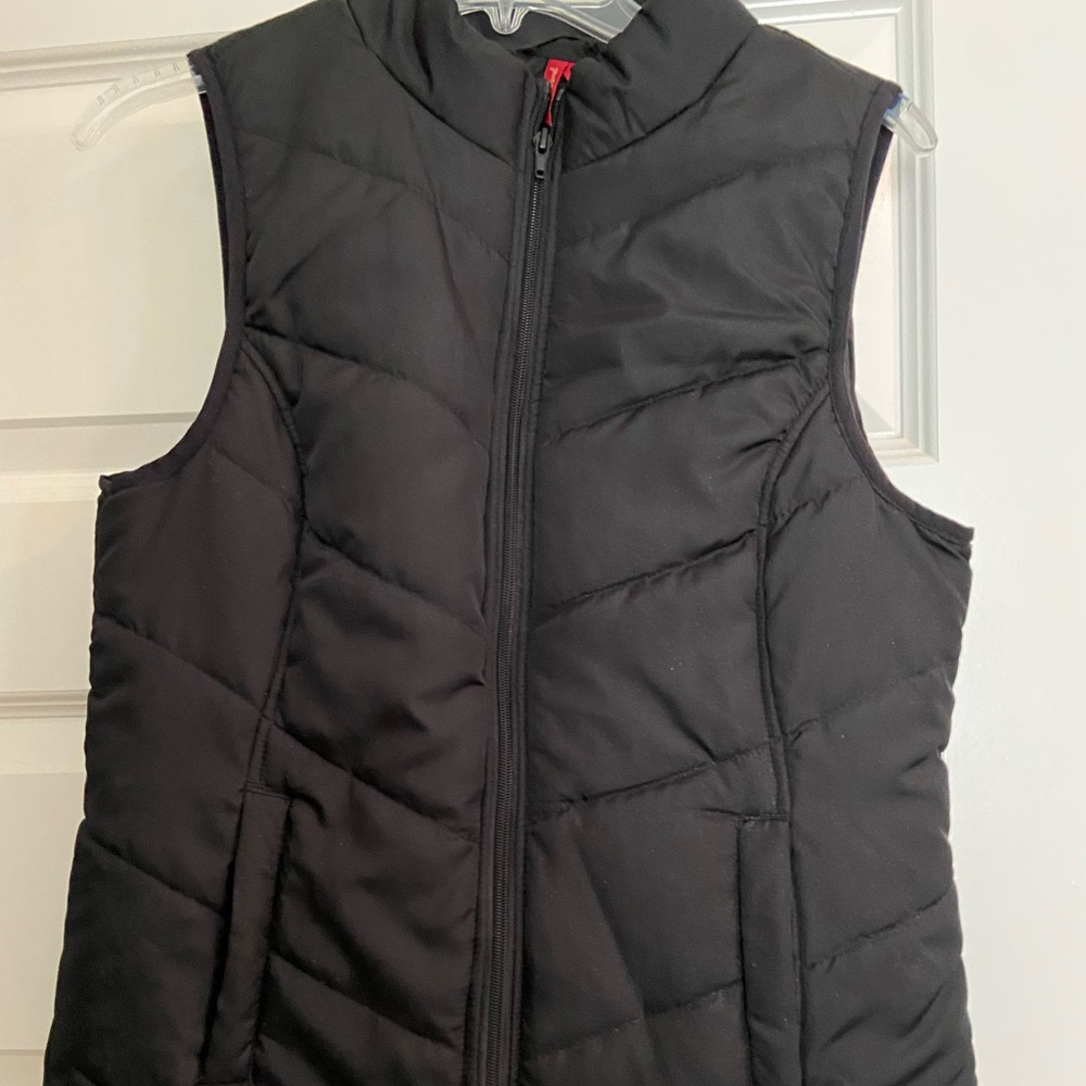 Women’s black puff vest size large